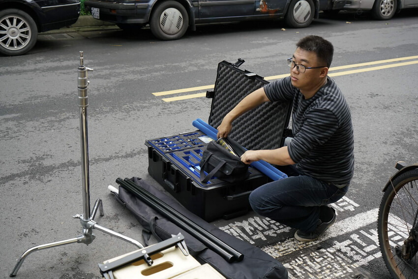 多虧河馬帶來專業的鯊魚軌道和軌道車，才能如此穩定地實現這幕一鏡到底的劇中劇。